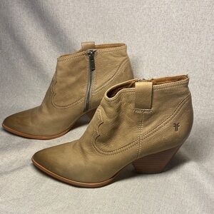 FRYE Women’s Leather Ankle Boots. Size 8,5M